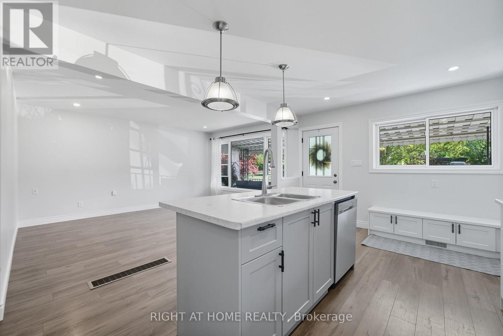 340 Grandview Street S, Oshawa, Ontario  L1H 7C7 - Photo 9 - E12574228