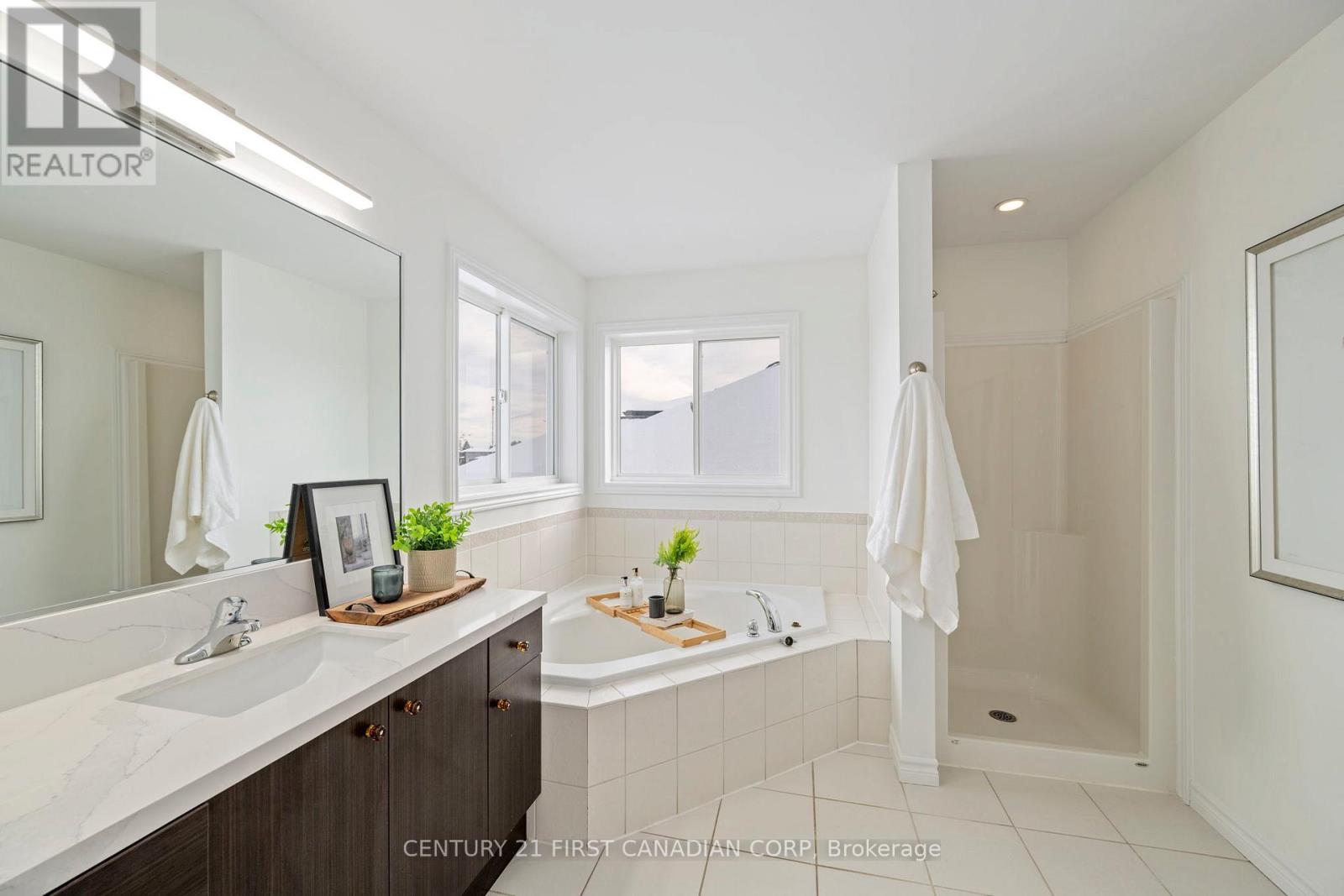 1942 Wateroak Drive, London North, Ontario  N6G 0M7 - Photo 21 - X12574182