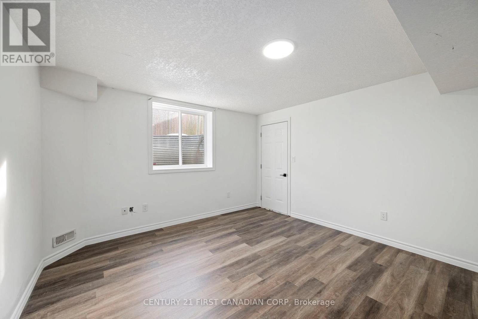 1942 Wateroak Drive, London North, Ontario  N6G 0M7 - Photo 37 - X12574182