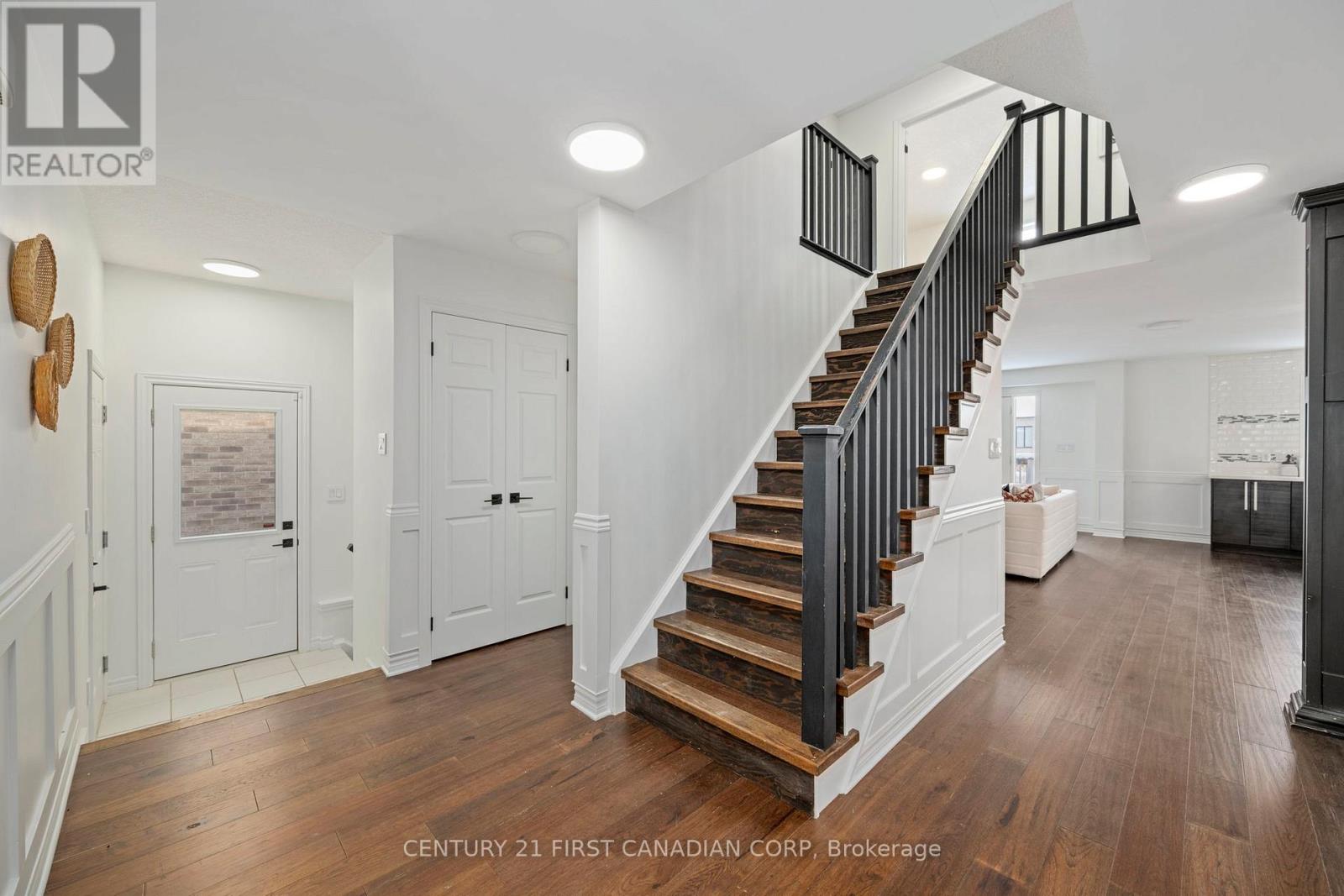 1942 Wateroak Drive, London North, Ontario  N6G 0M7 - Photo 7 - X12574182