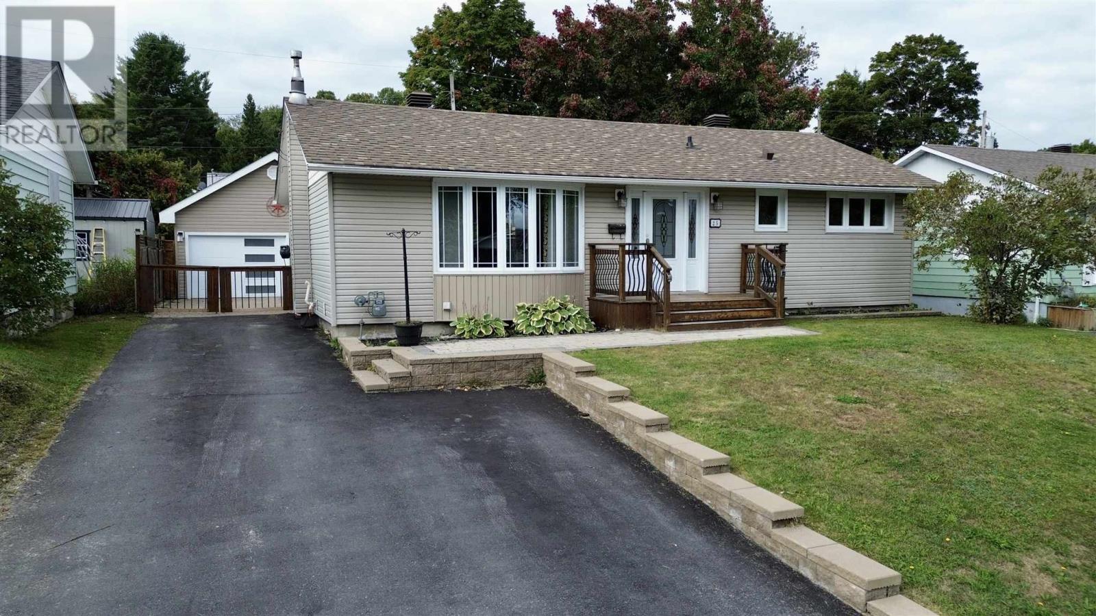 25 Valley Cres, Elliot Lake, Ontario  P5A 2G5 - Photo 2 - SM253246