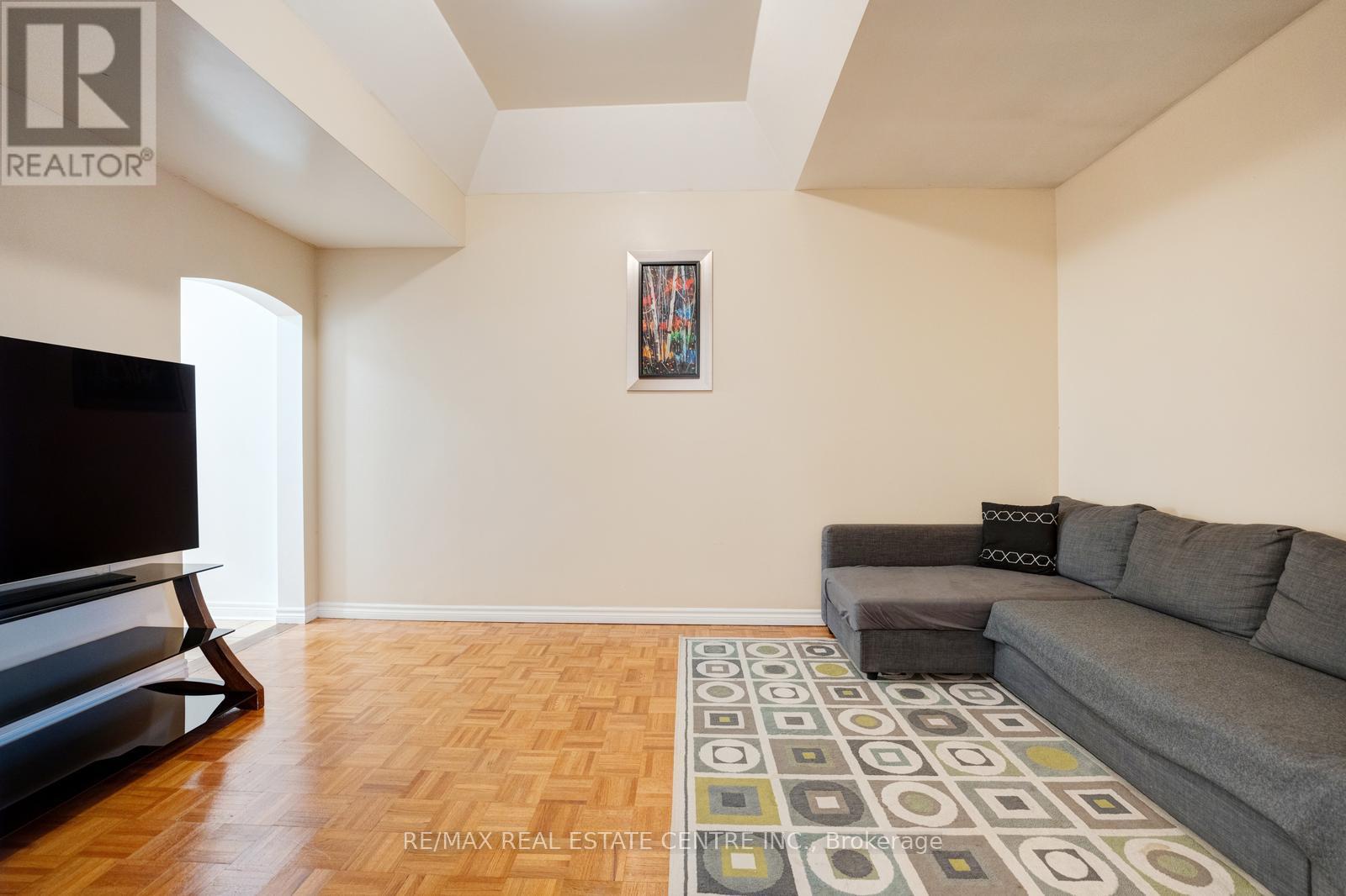 9 Dolce Crescent, Vaughan, Ontario  L4H 3C7 - Photo 10 - N12574252