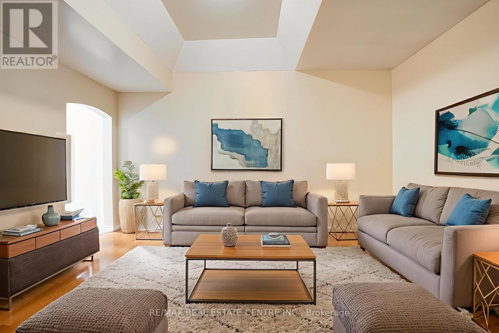 9 Dolce Crescent, Vaughan, Ontario  L4H 3C7 - Photo 5 - N12574252