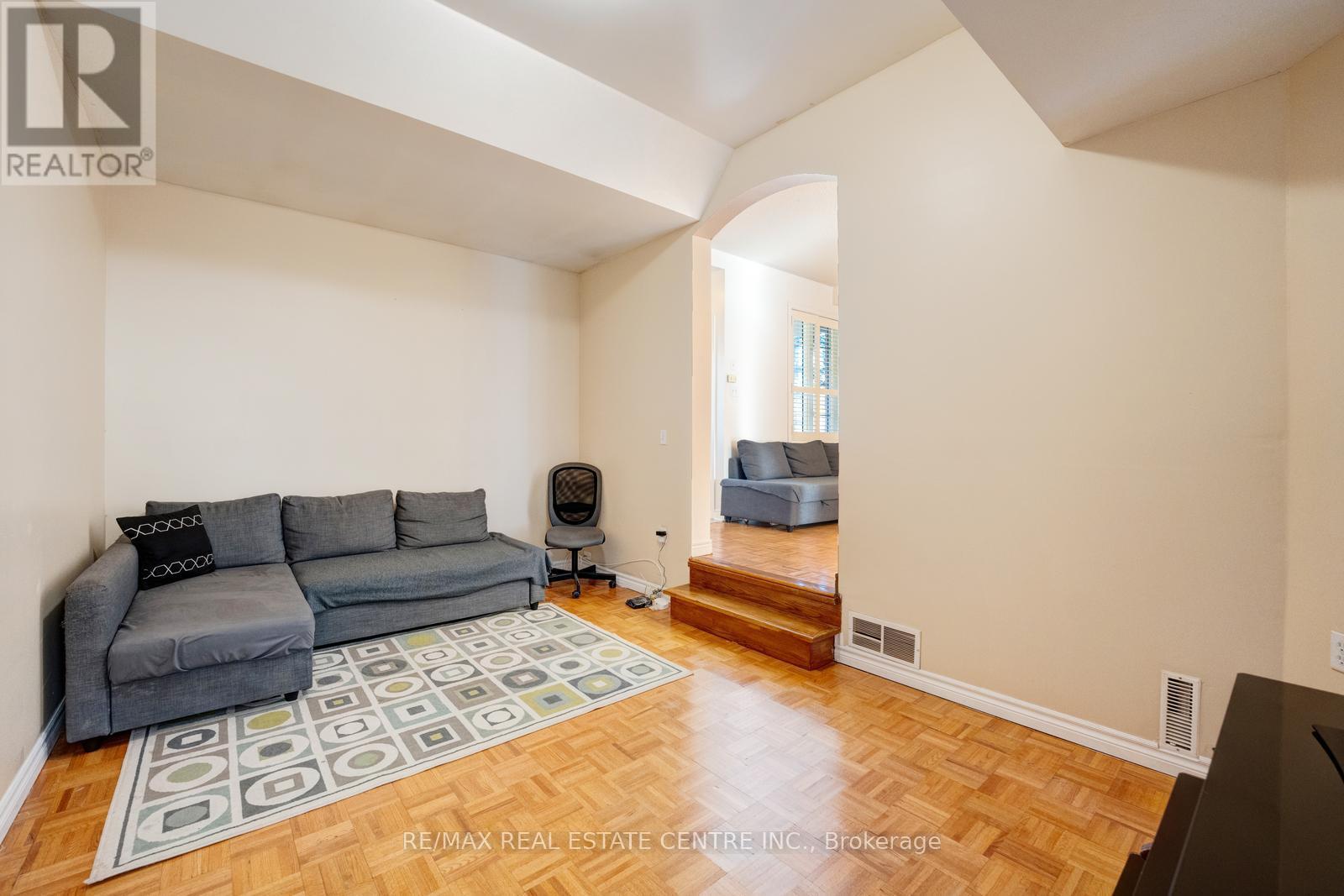 9 Dolce Crescent, Vaughan, Ontario  L4H 3C7 - Photo 8 - N12574252