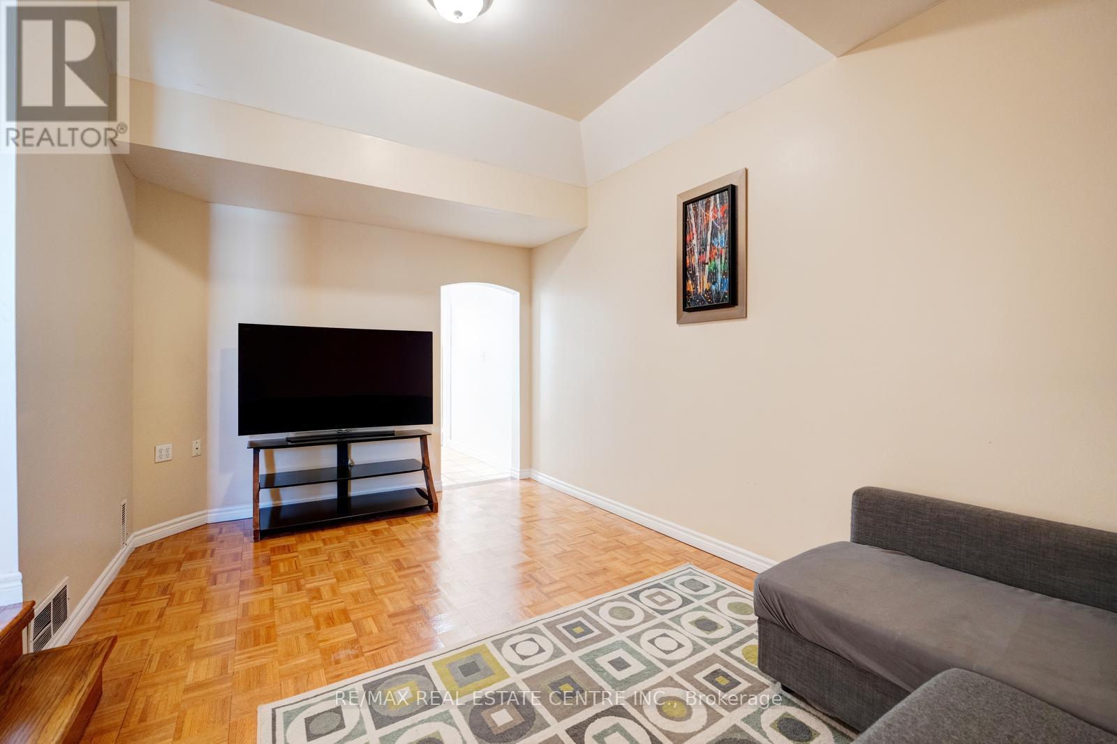 9 Dolce Crescent, Vaughan, Ontario  L4H 3C7 - Photo 9 - N12574252