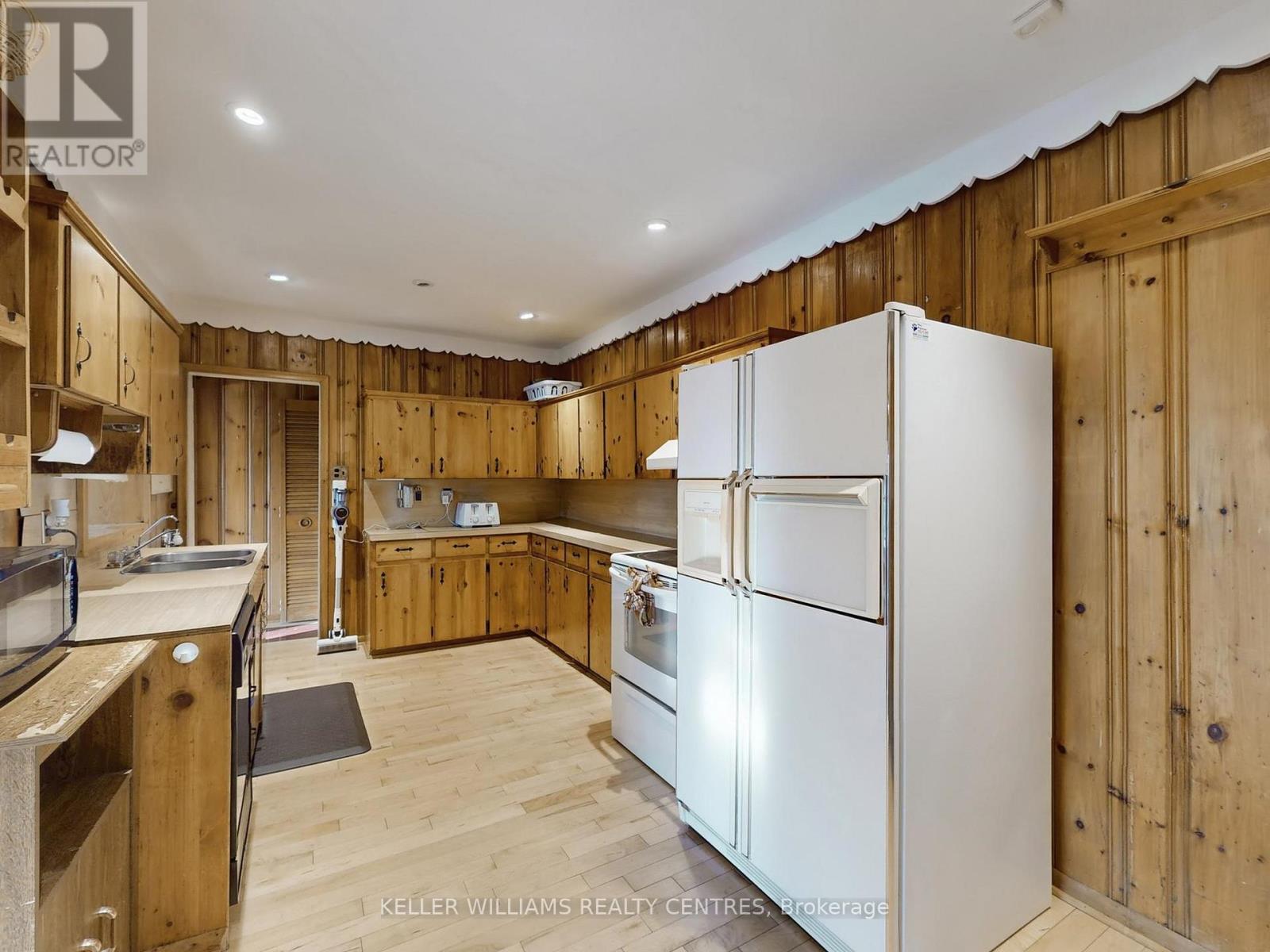 105 Rockport Crescent, Richmond Hill, Ontario  L4C 2M1 - Photo 6 - N12574266