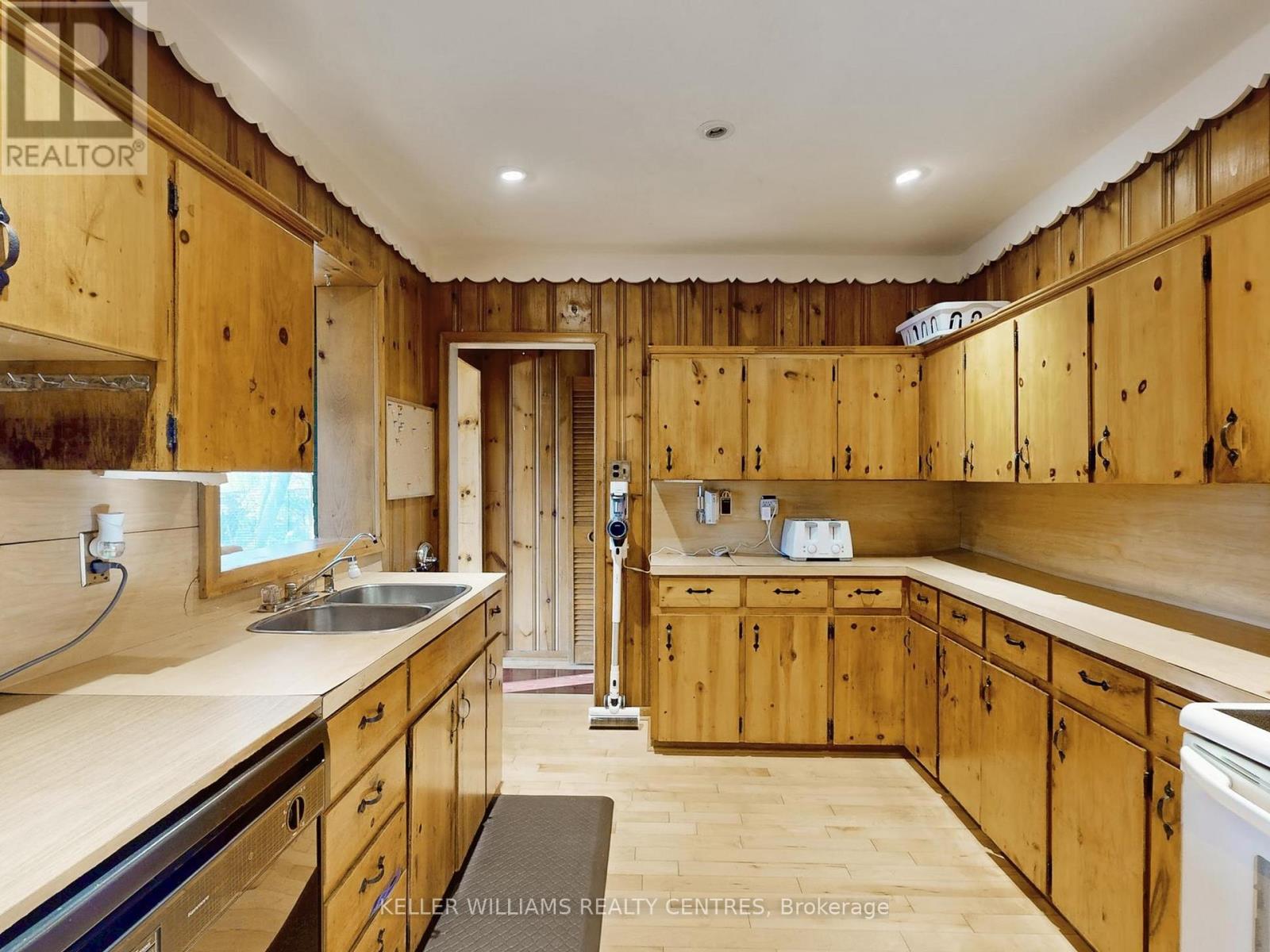 105 Rockport Crescent, Richmond Hill, Ontario  L4C 2M1 - Photo 7 - N12574266