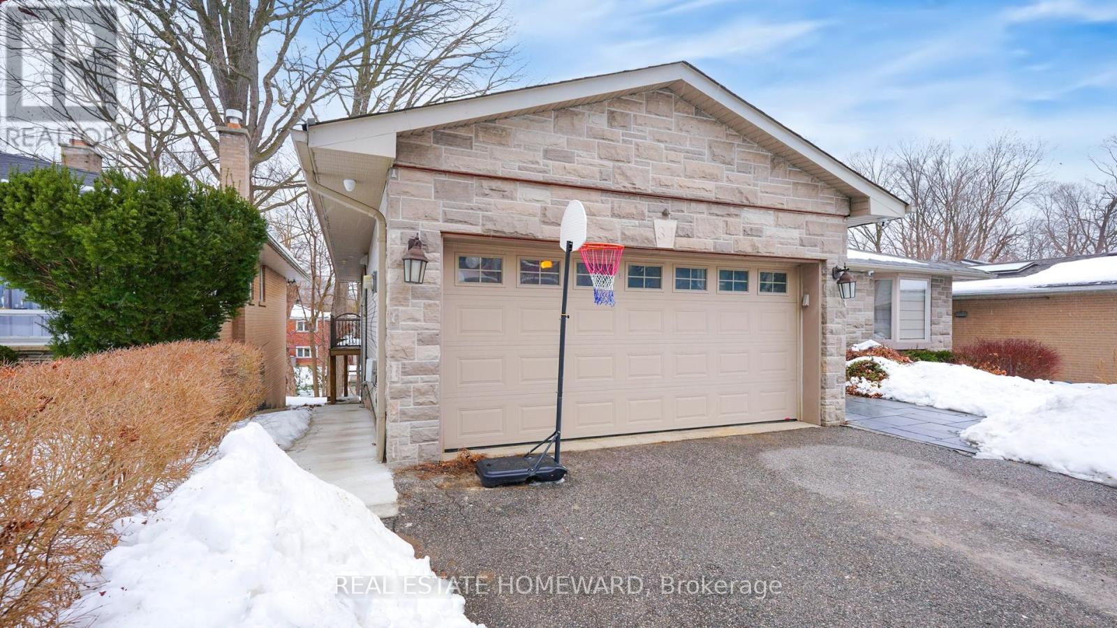 Main - 34 Delair Crescent, Markham, Ontario  L3T 2M4 - Photo 5 - N12574308