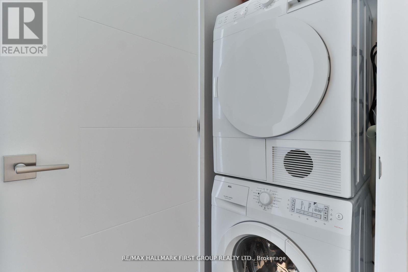 2402 - 488 University Avenue, Toronto, Ontario  M5G 0C1 - Photo 25 - C12574404