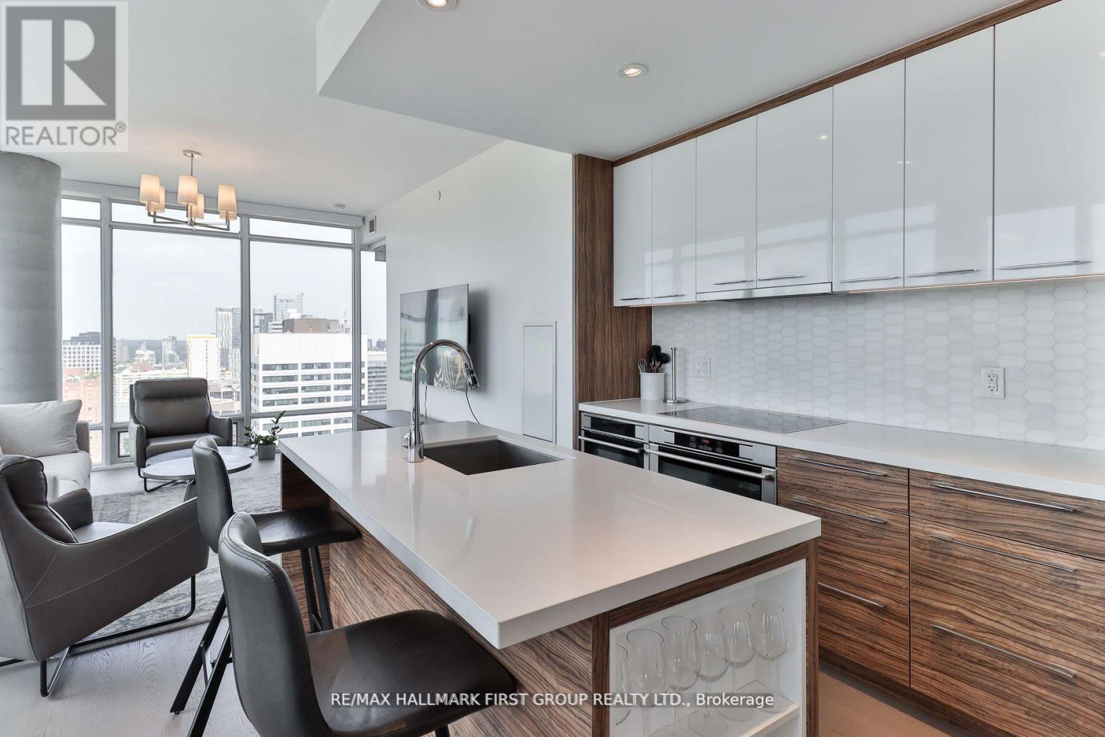 2402 - 488 University Avenue, Toronto, Ontario  M5G 0C1 - Photo 6 - C12574404