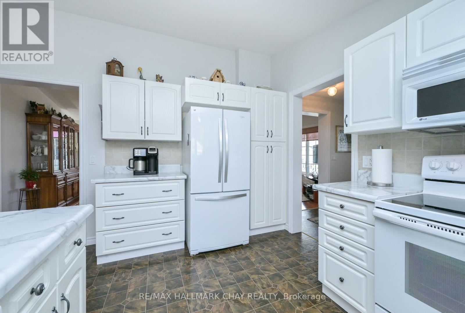 38 Kentucky Avenue S, Wasaga Beach, Ontario  L9Z 3A8 - Photo 10 - S12574298