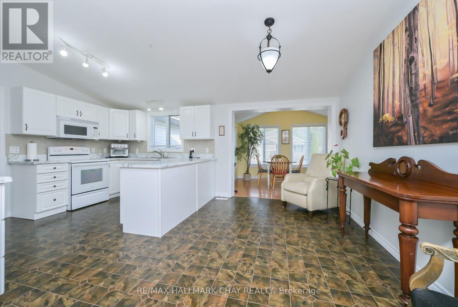 38 Kentucky Avenue S, Wasaga Beach, Ontario  L9Z 3A8 - Photo 12 - S12574298