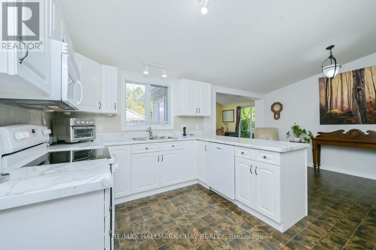 38 Kentucky Avenue S, Wasaga Beach, Ontario  L9Z 3A8 - Photo 7 - S12574298