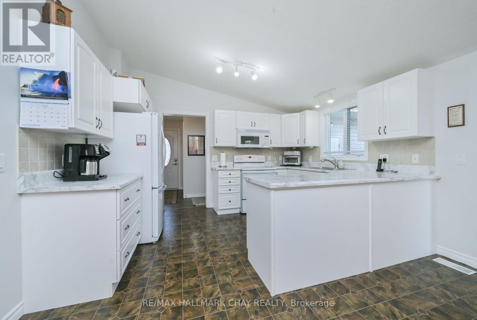 38 Kentucky Avenue S, Wasaga Beach, Ontario  L9Z 3A8 - Photo 8 - S12574298