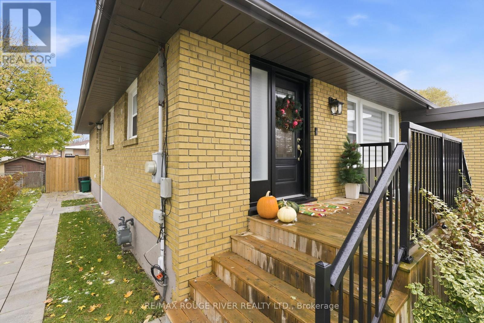 120 Bowman Avenue, Whitby, Ontario  L1N 3T6 - Photo 2 - E12574554