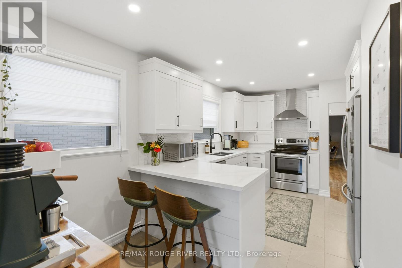 120 Bowman Avenue, Whitby, Ontario  L1N 3T6 - Photo 4 - E12574554