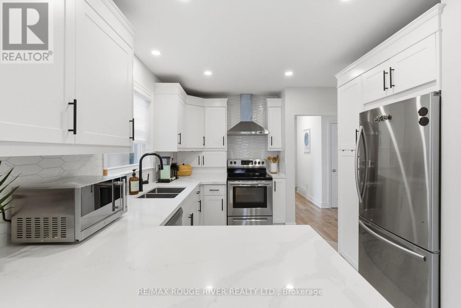 120 Bowman Avenue, Whitby, Ontario  L1N 3T6 - Photo 5 - E12574554