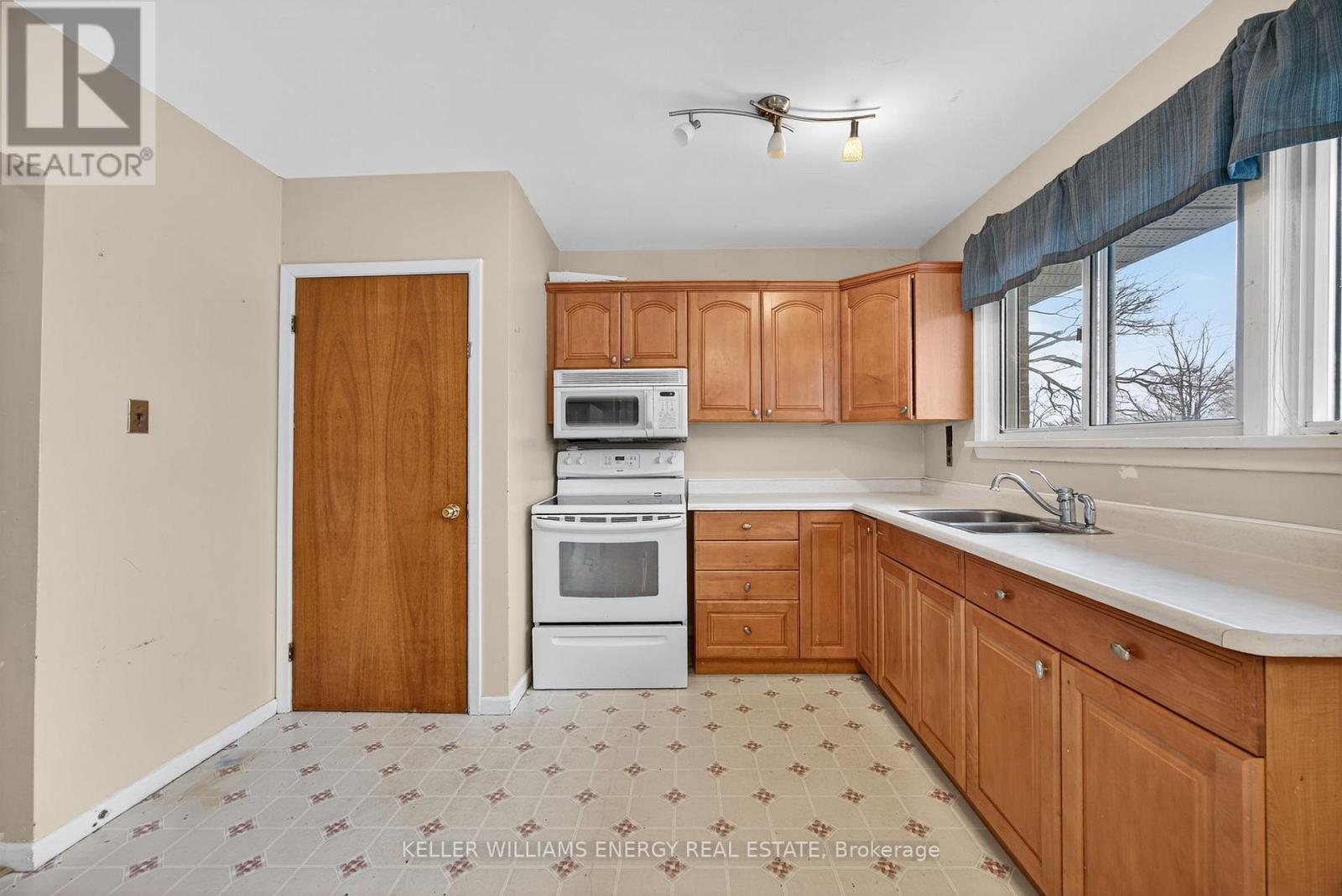 76 Rose Street, Barrie (Wellington), Ontario  L4M 2T2 - Photo 17 - S12574528