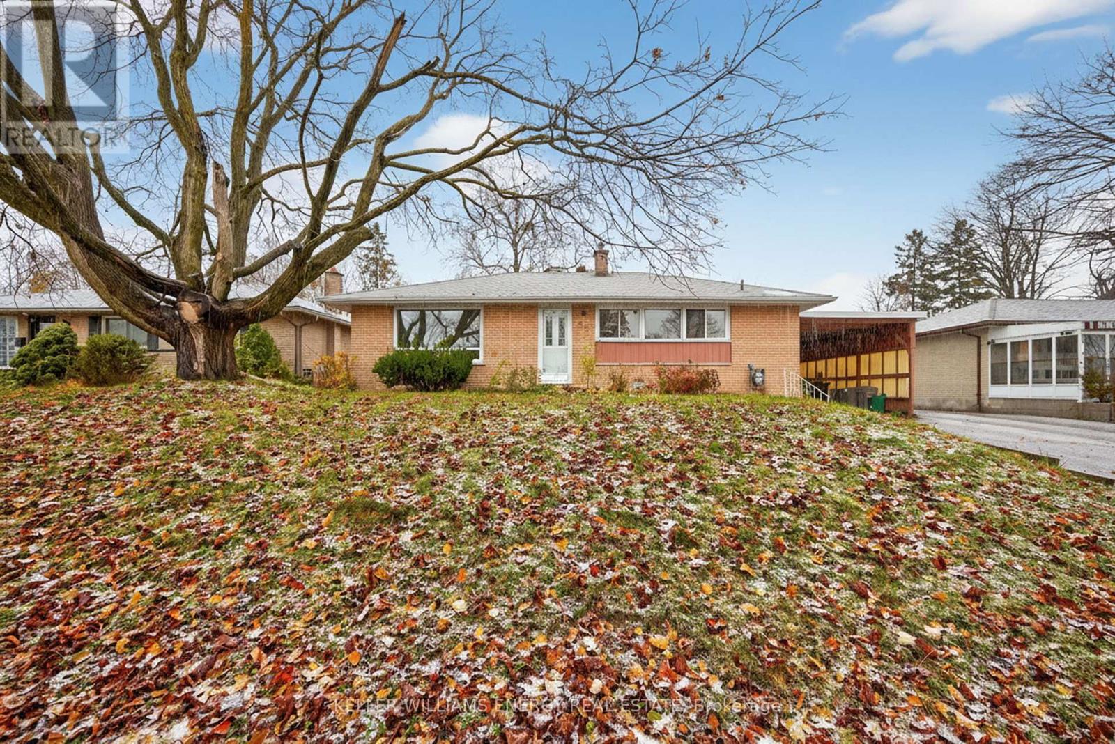 76 Rose Street, Barrie (Wellington), Ontario  L4M 2T2 - Photo 2 - S12574528