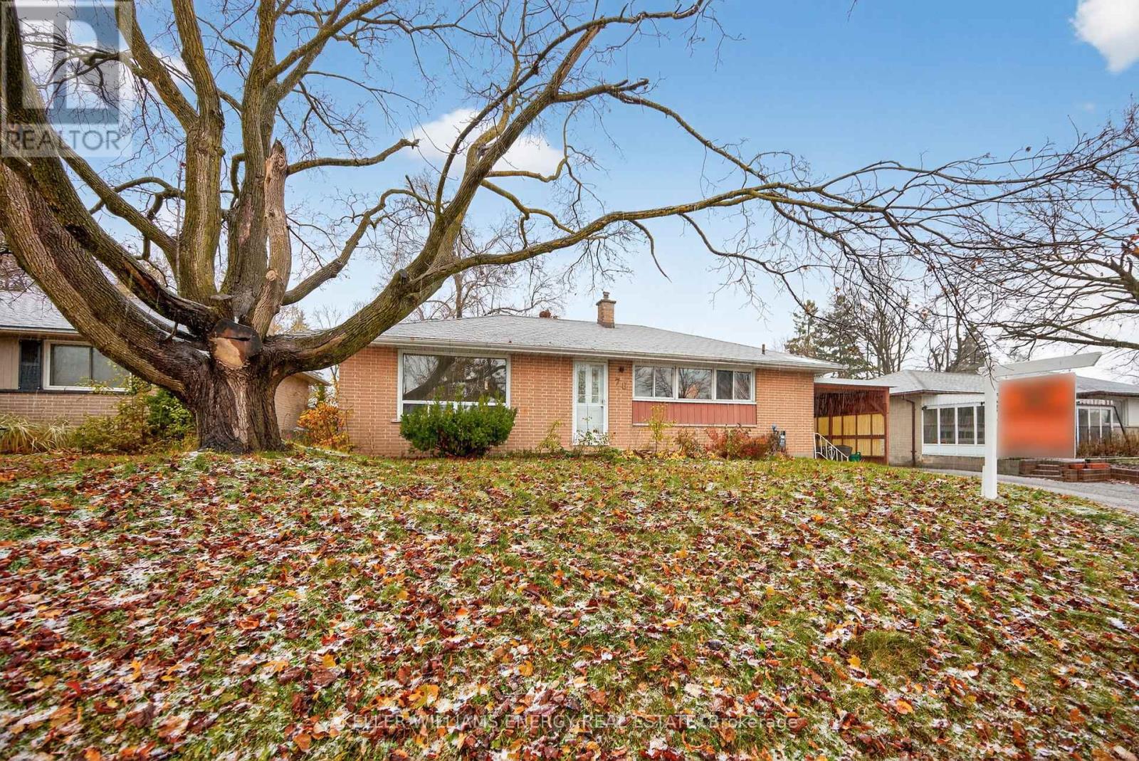 76 Rose Street, Barrie (Wellington), Ontario  L4M 2T2 - Photo 3 - S12574528