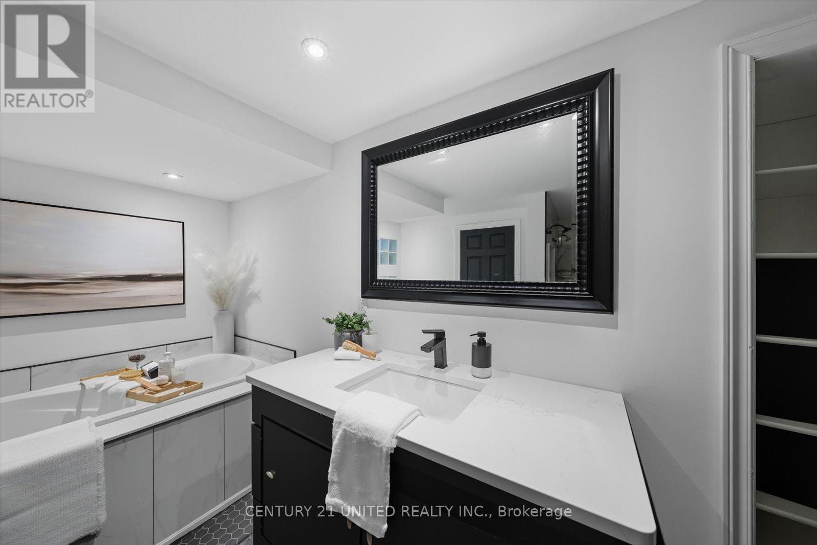 749 Spillsbury Drive, Peterborough, Ontario K9K 1K9 - Photo 35 - X12574322