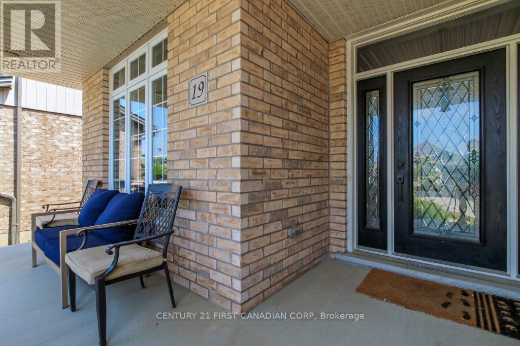 19 St.andrews Drive, St. Thomas, Ontario  N5R 0G4 - Photo 3 - X12574344