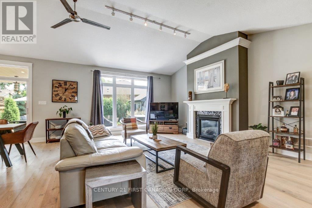 19 St.andrews Drive, St. Thomas, Ontario  N5R 0G4 - Photo 8 - X12574344