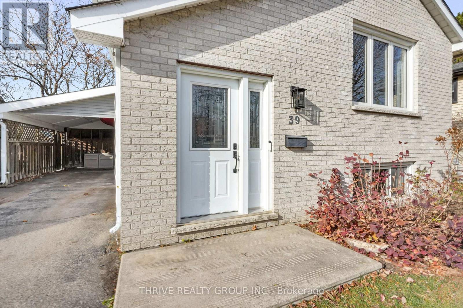 39 Dundee Court, London South, Ontario  N6C 5E4 - Photo 2 - X12574560