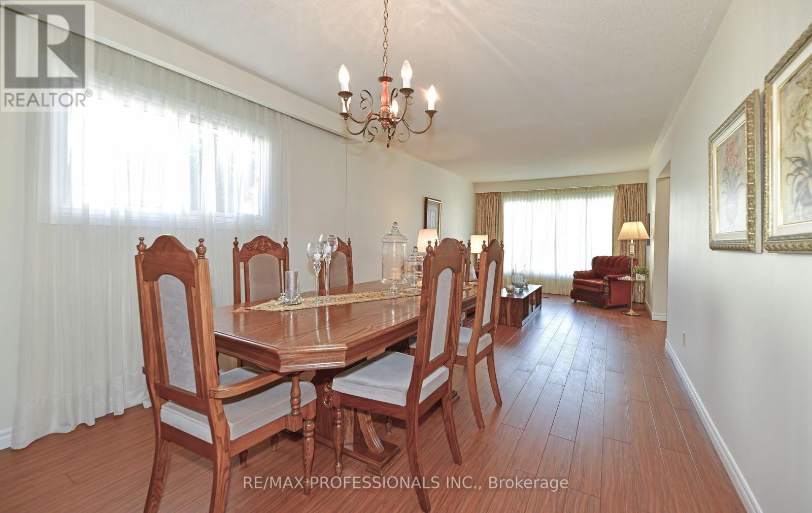 2326 Dorothea Court, Mississauga, Ontario  L5B 2B7 - Photo 10 - W12574194