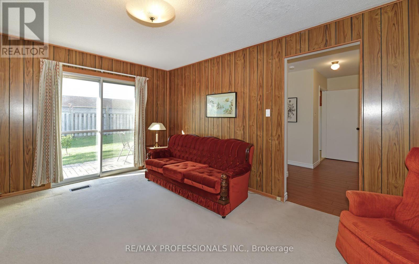 2326 Dorothea Court, Mississauga, Ontario  L5B 2B7 - Photo 18 - W12574194