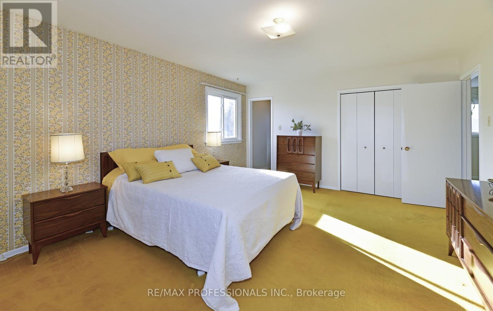 2326 Dorothea Court, Mississauga, Ontario  L5B 2B7 - Photo 22 - W12574194