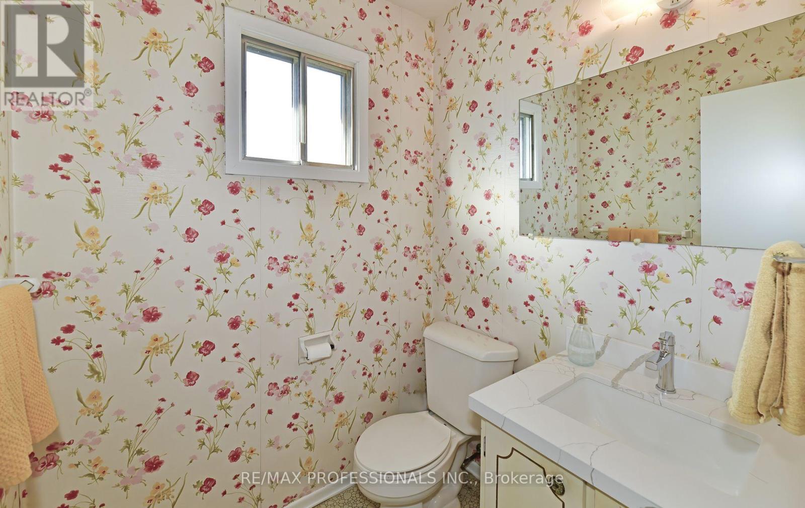 2326 Dorothea Court, Mississauga, Ontario  L5B 2B7 - Photo 24 - W12574194