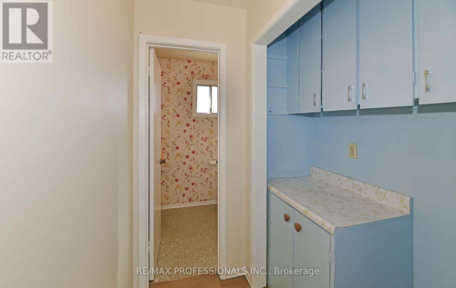 2326 Dorothea Court, Mississauga, Ontario  L5B 2B7 - Photo 25 - W12574194