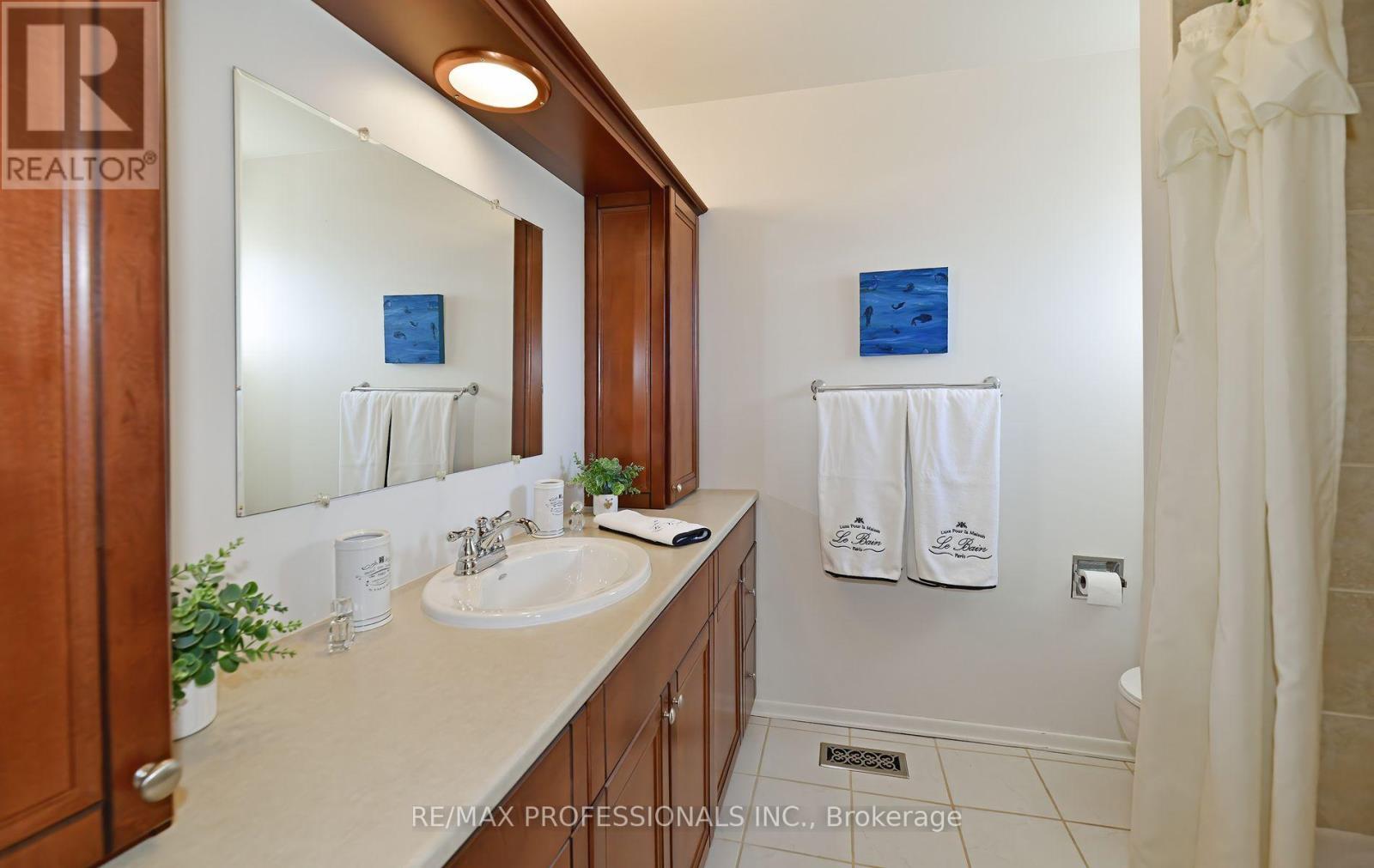 2326 Dorothea Court, Mississauga, Ontario  L5B 2B7 - Photo 29 - W12574194