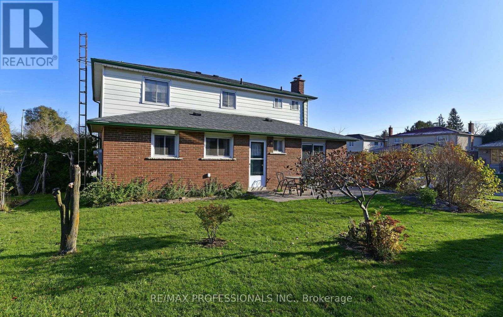 2326 Dorothea Court, Mississauga, Ontario  L5B 2B7 - Photo 35 - W12574194