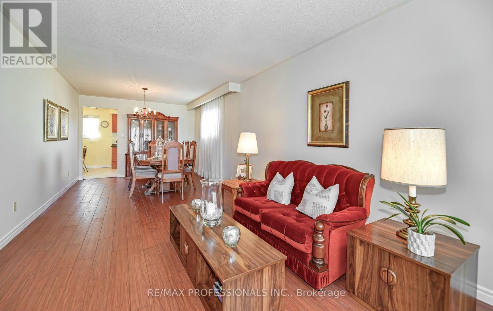 2326 Dorothea Court, Mississauga, Ontario  L5B 2B7 - Photo 8 - W12574194