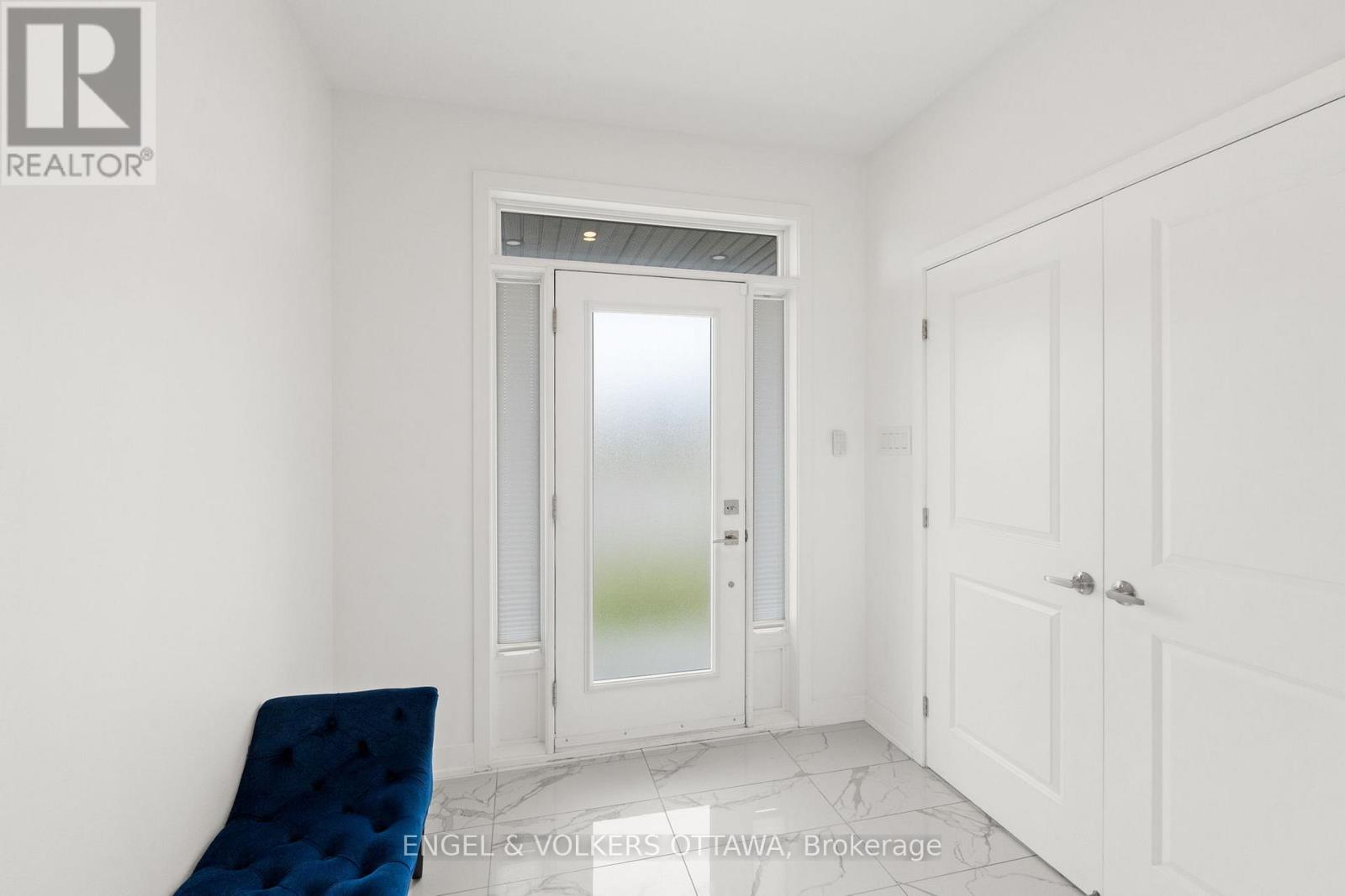 1047 Hydrangea Avenue, Ottawa, Ontario  K4M 0L5 - Photo 3 - X12574478