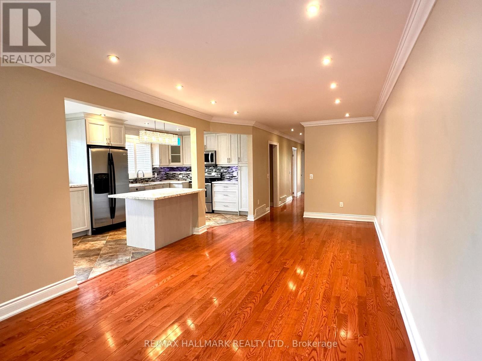 1198 Ingledene Drive, Oakville, Ontario  L6H 2H9 - Photo 10 - W12574216