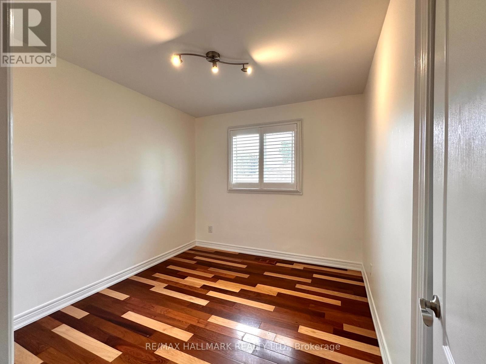 1198 Ingledene Drive, Oakville, Ontario  L6H 2H9 - Photo 13 - W12574216