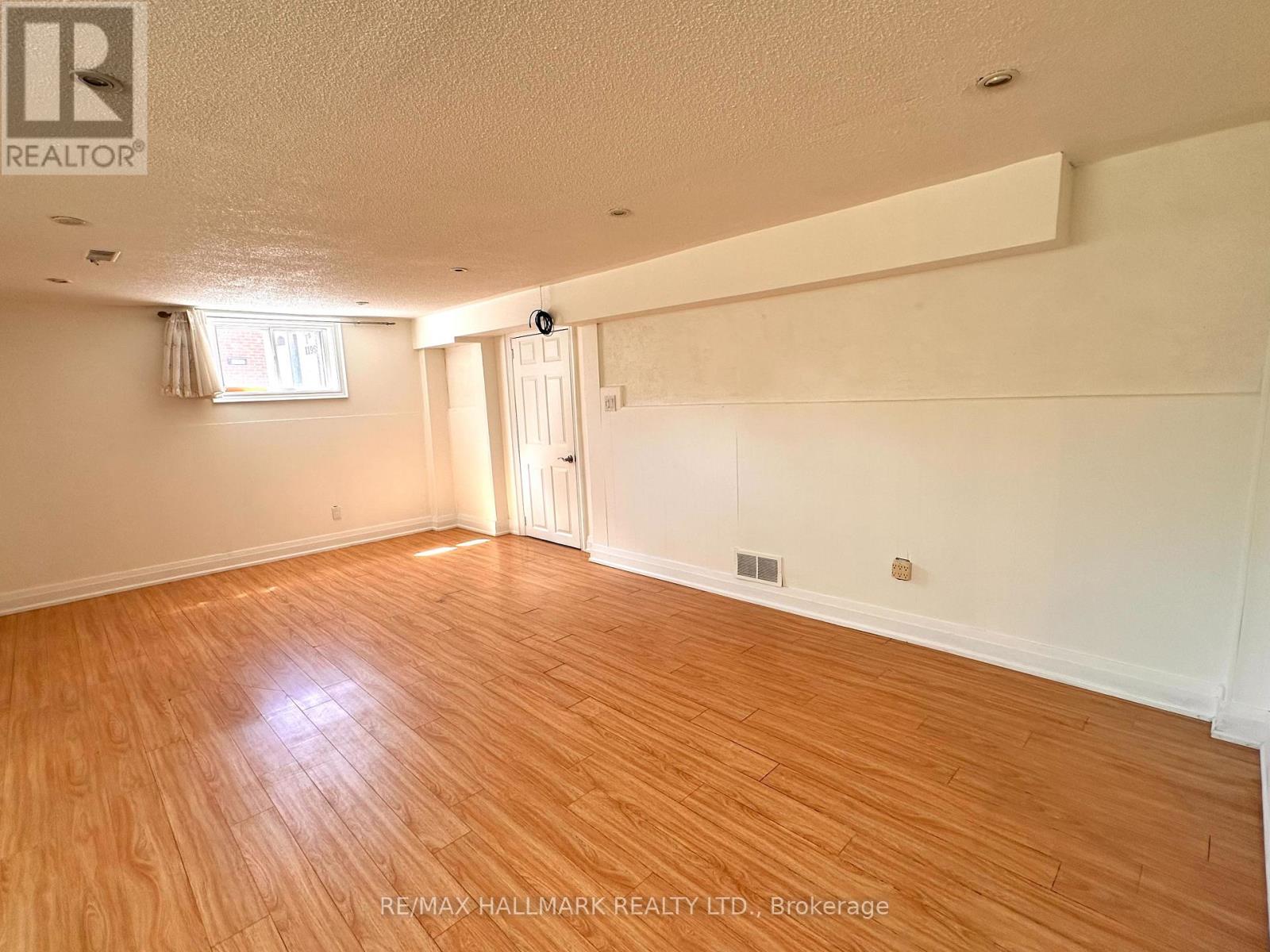 1198 Ingledene Drive, Oakville, Ontario  L6H 2H9 - Photo 17 - W12574216