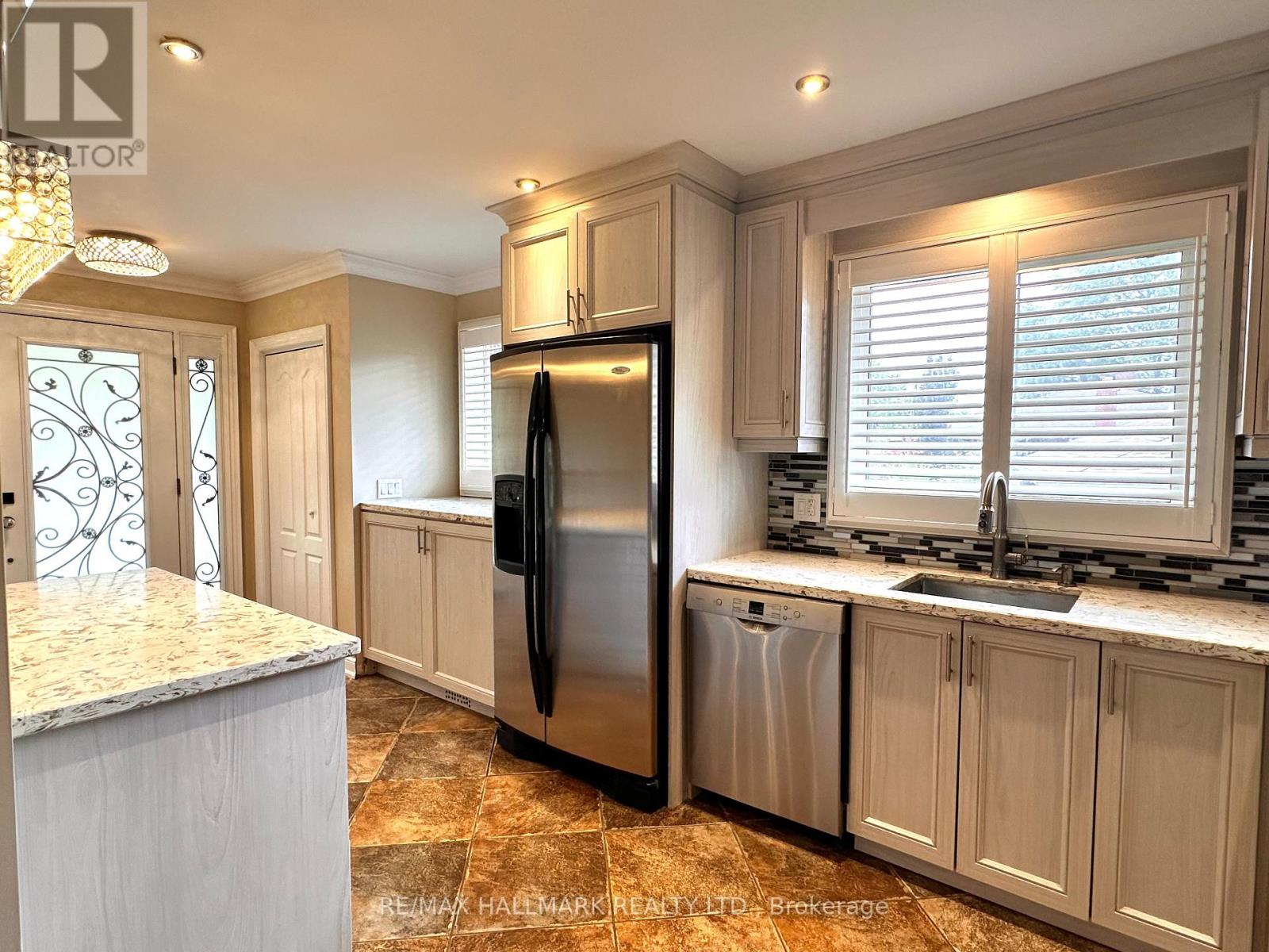 1198 Ingledene Drive, Oakville, Ontario  L6H 2H9 - Photo 3 - W12574216