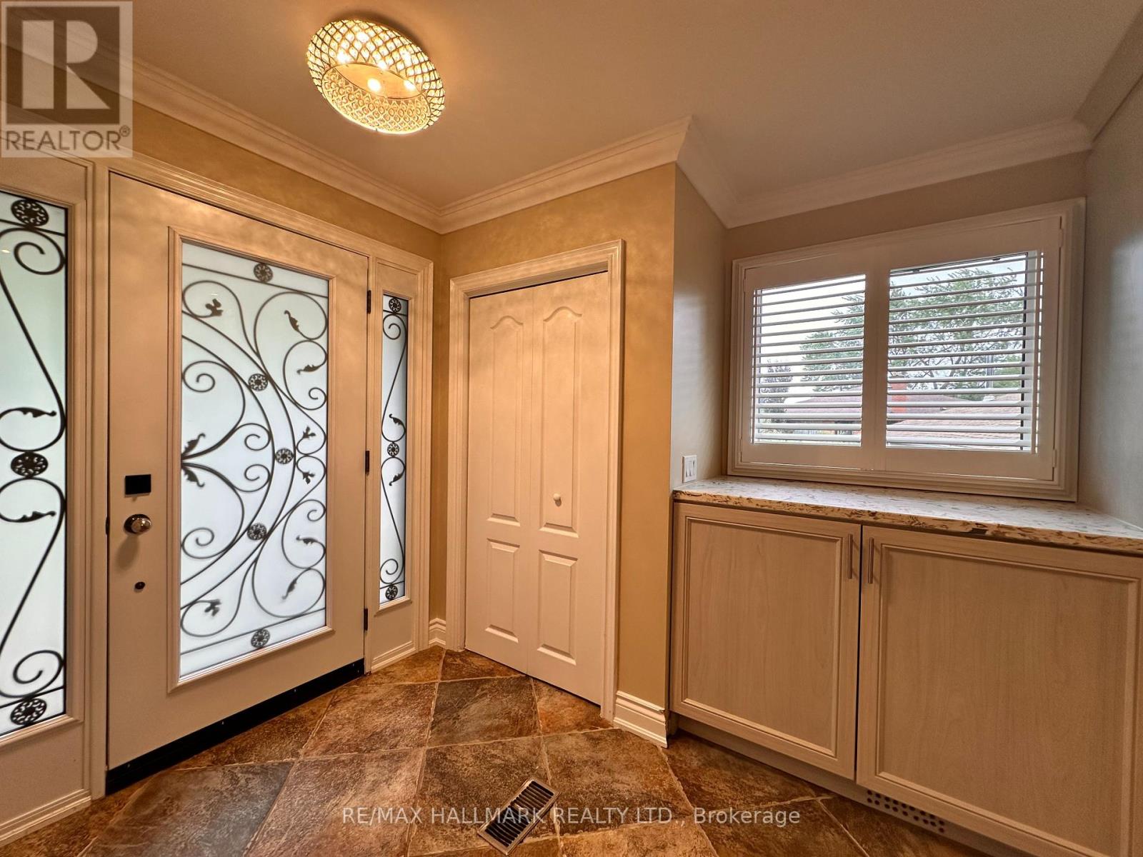 1198 Ingledene Drive, Oakville, Ontario  L6H 2H9 - Photo 4 - W12574216