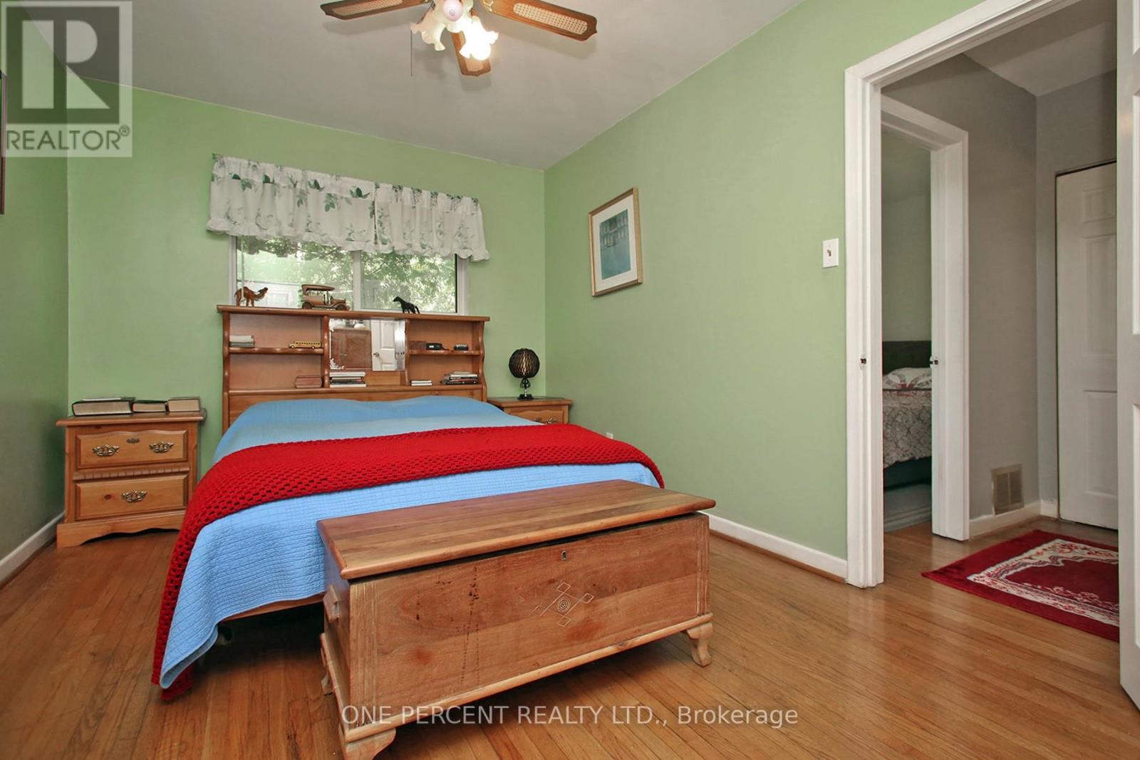 1543 Sandgate Crescent, Mississauga, Ontario  L5J 2E3 - Photo 10 - W12574226