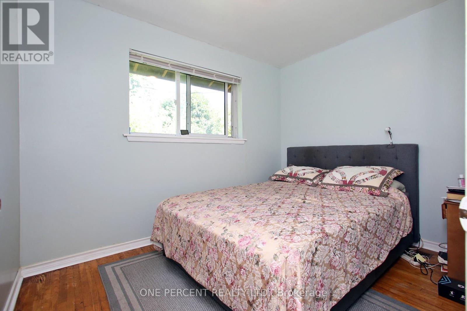 1543 Sandgate Crescent, Mississauga, Ontario  L5J 2E3 - Photo 11 - W12574226