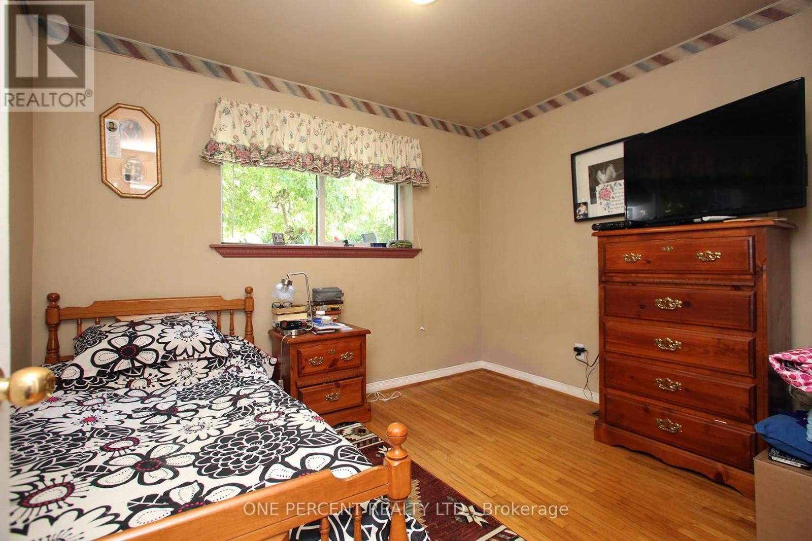 1543 Sandgate Crescent, Mississauga, Ontario  L5J 2E3 - Photo 12 - W12574226