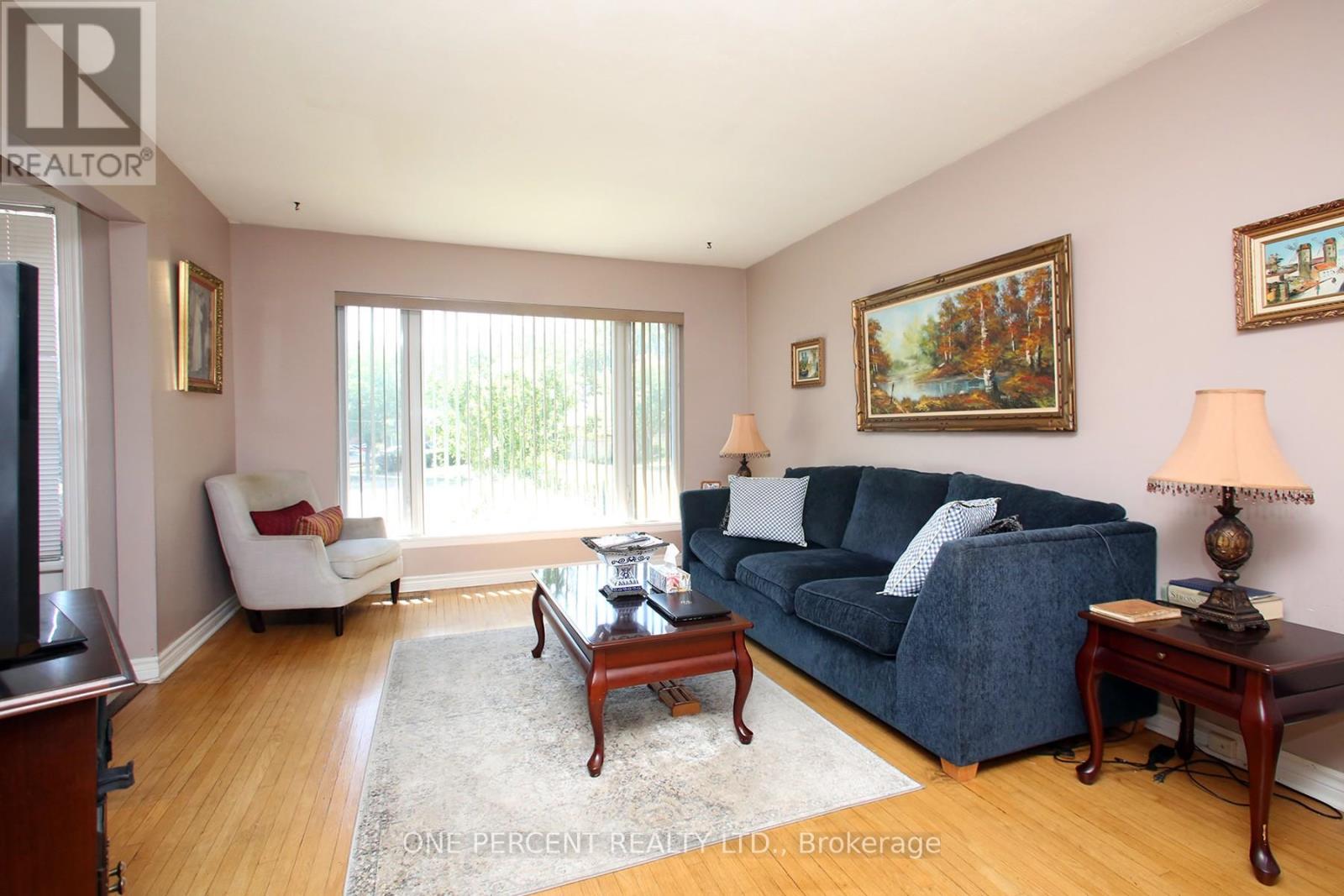 1543 Sandgate Crescent, Mississauga, Ontario  L5J 2E3 - Photo 4 - W12574226