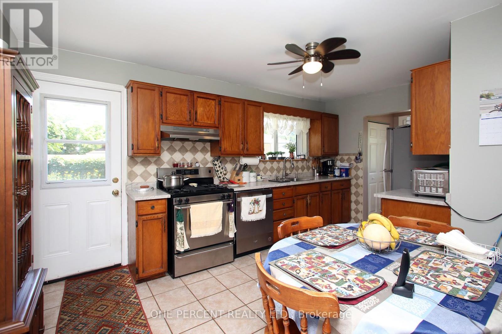 1543 Sandgate Crescent, Mississauga, Ontario  L5J 2E3 - Photo 7 - W12574226