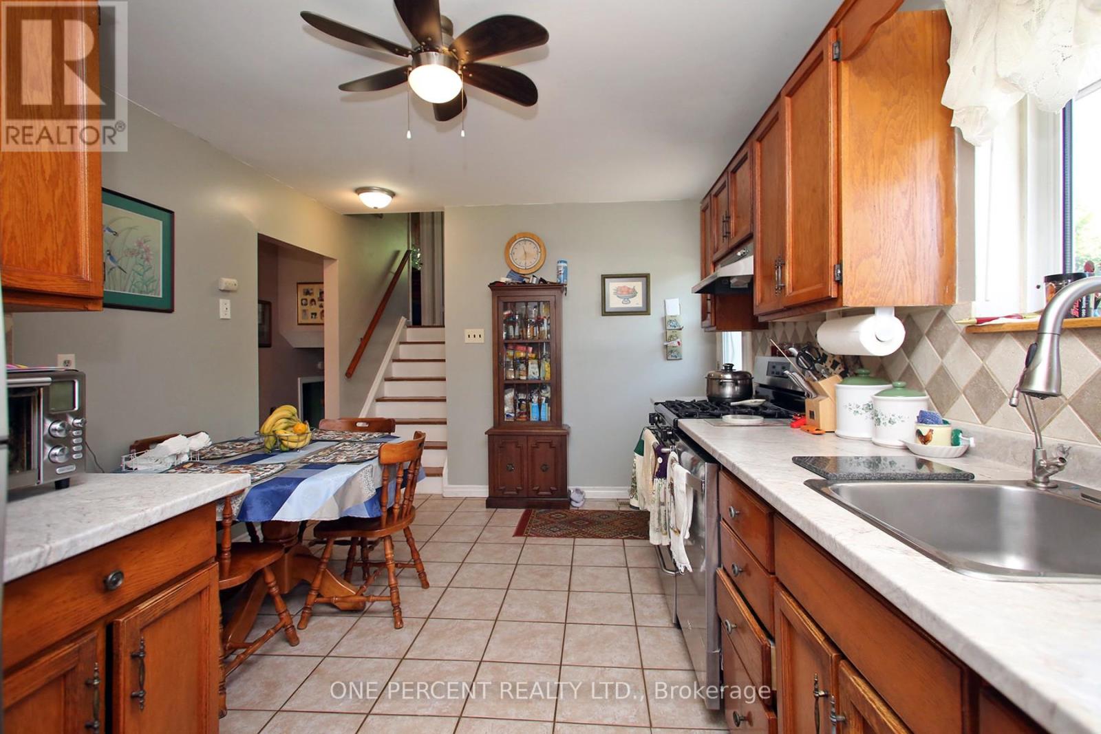 1543 Sandgate Crescent, Mississauga, Ontario  L5J 2E3 - Photo 8 - W12574226