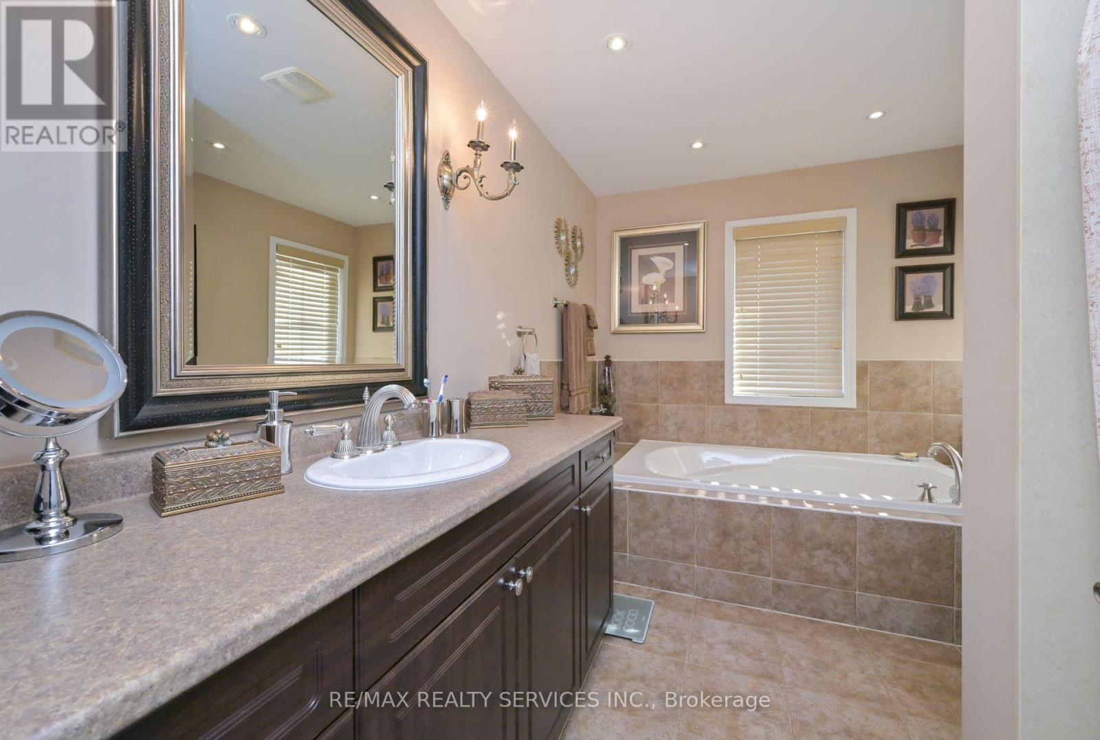 876 Challinor Terrace, Milton, Ontario  L9T 7V6 - Photo 21 - W12574242