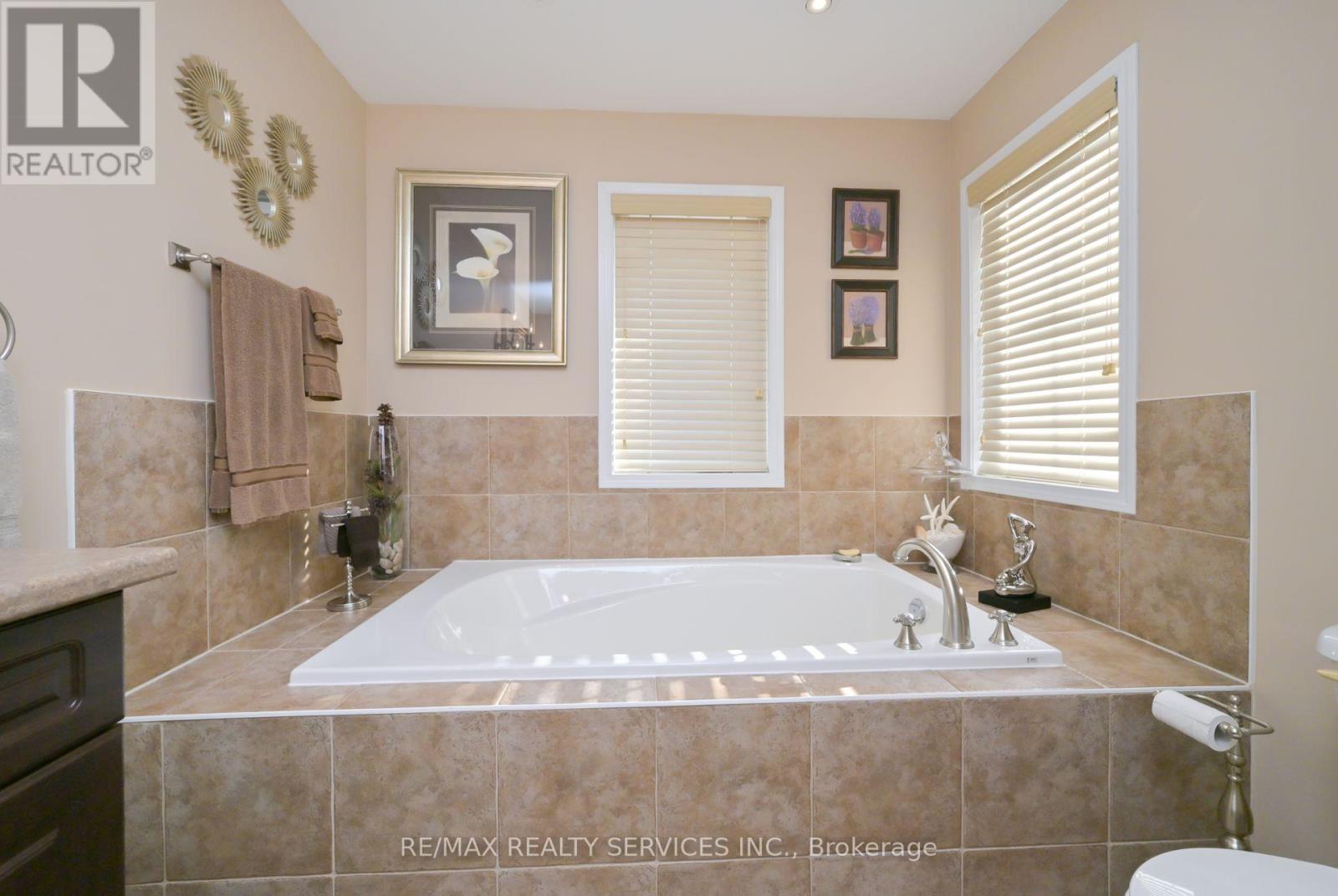 876 Challinor Terrace, Milton, Ontario  L9T 7V6 - Photo 22 - W12574242